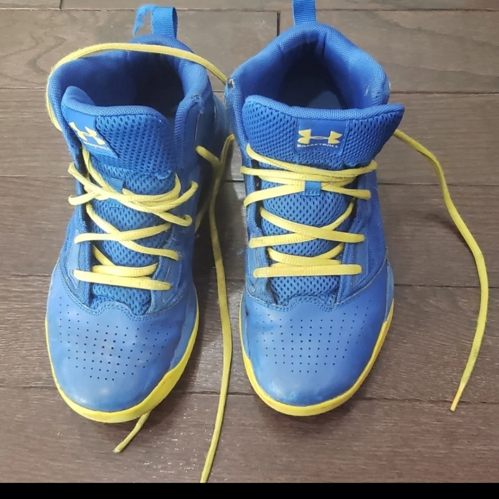Under Armour basketball shoes Blue and Yellow Size 7 Big boy